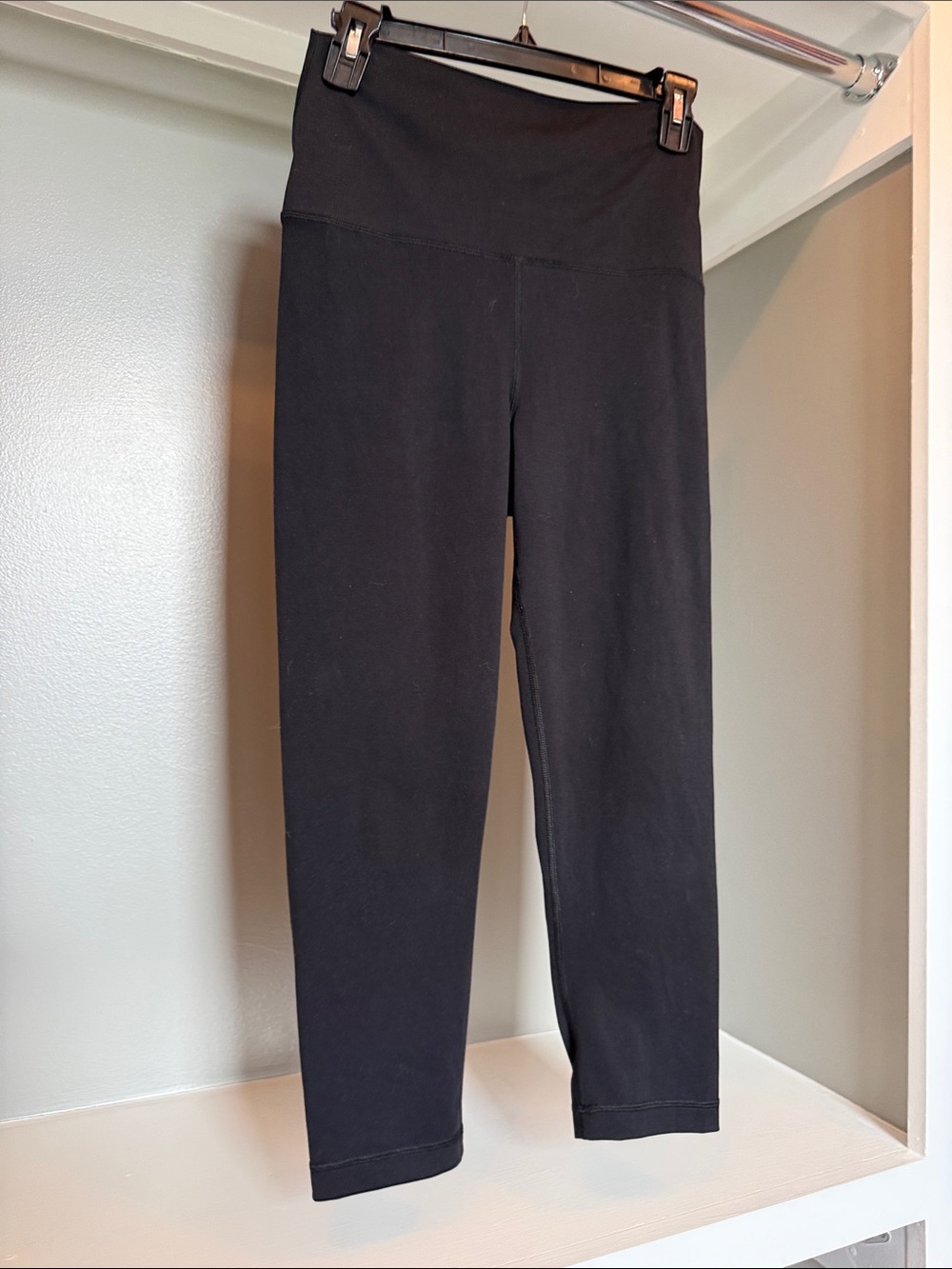 Yogalicious Black High-Waist Capri Leggings